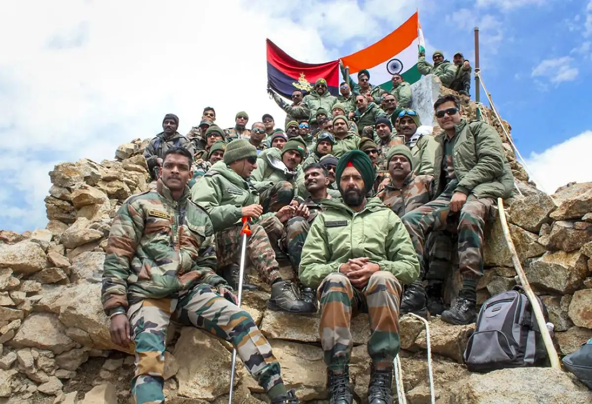Kargil Vijay Diwas 2025: 26 साल बाद भी गूंज रही है शहीदों की शौर्य गाथा, देश कर रहा नमन